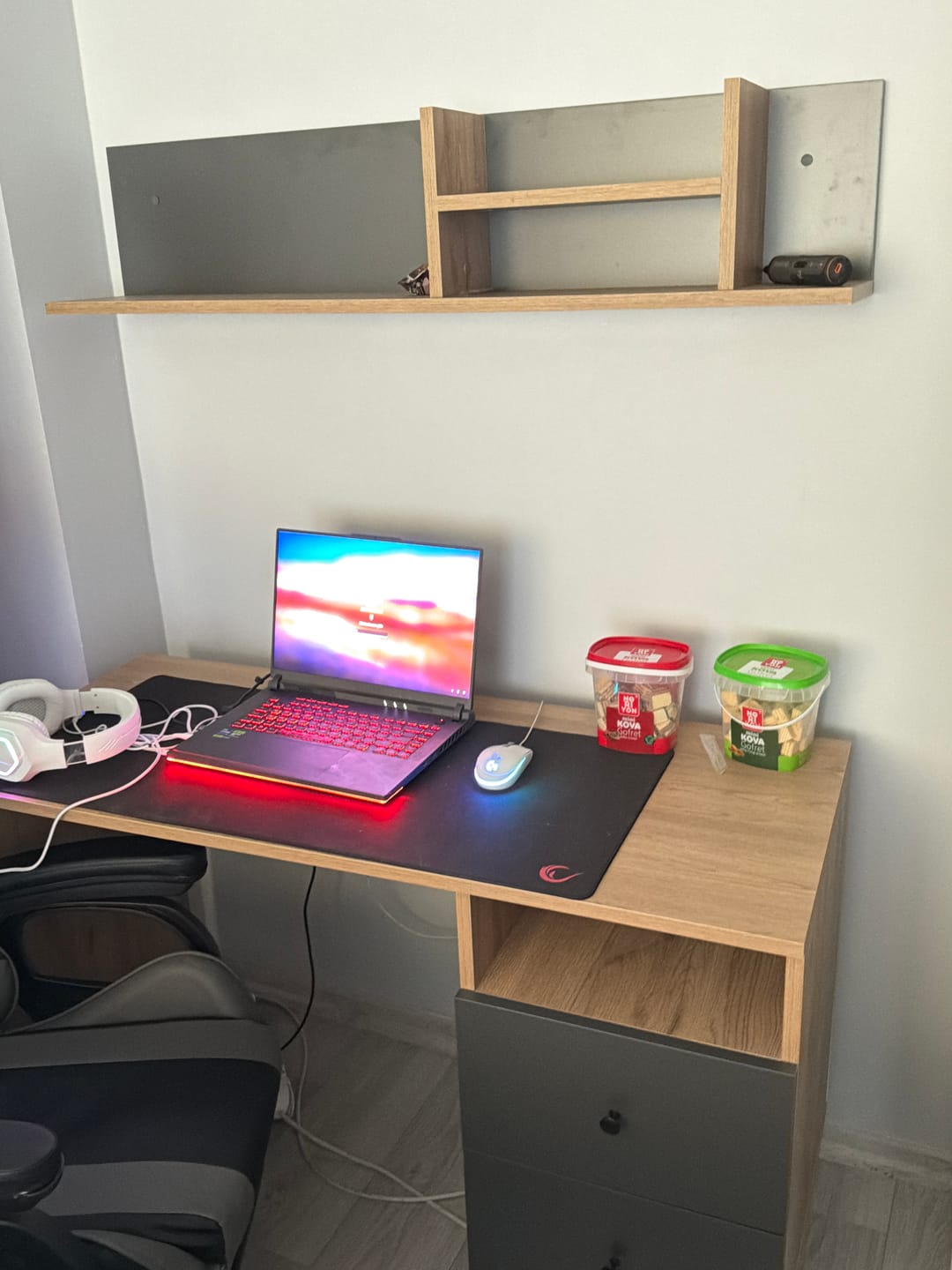 Customer photo review of Rani HA115 Çekmeceli Kitaplıklı Çalışma Ofis Bilgisayar Masası Sepet Ceviz - Antrasit