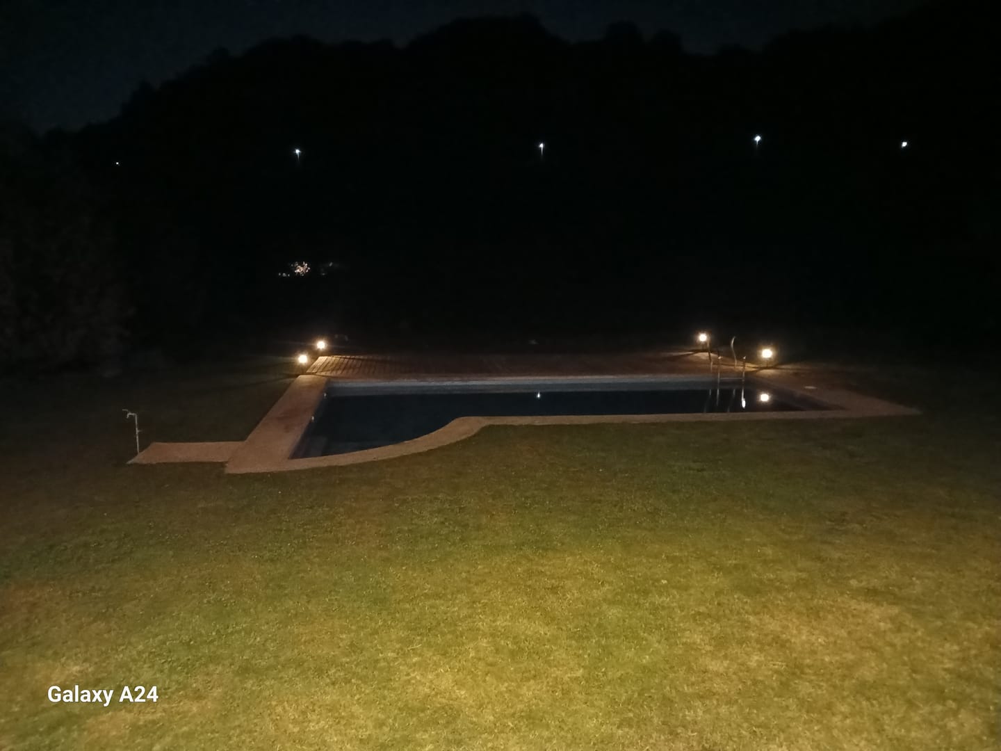 Customer photo review of Estaca de Ampolleta Solar - Luz Cálida / IP65