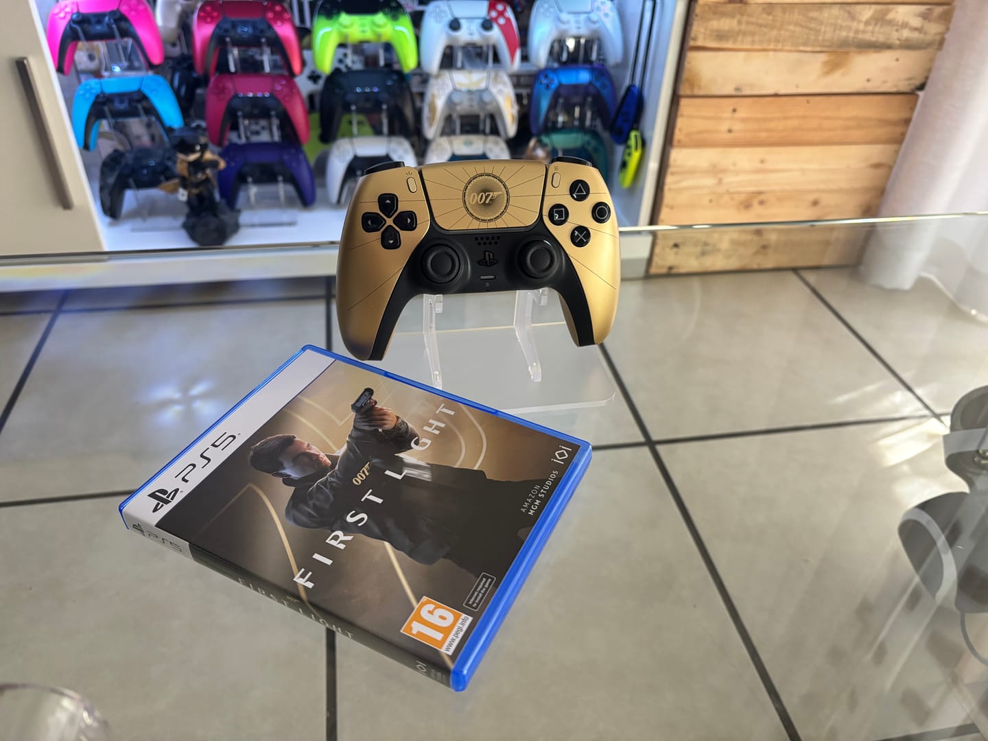 Customer photo review of PlayStation 5 (PS5) DualSense Wireless Controller - 007 First Light Limited Edition + 007 First Light (PS5)