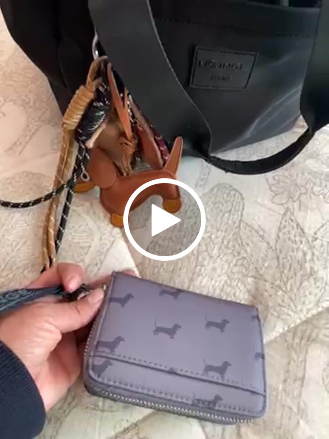 Customer video review of Billetera Pequeña Lanyard
