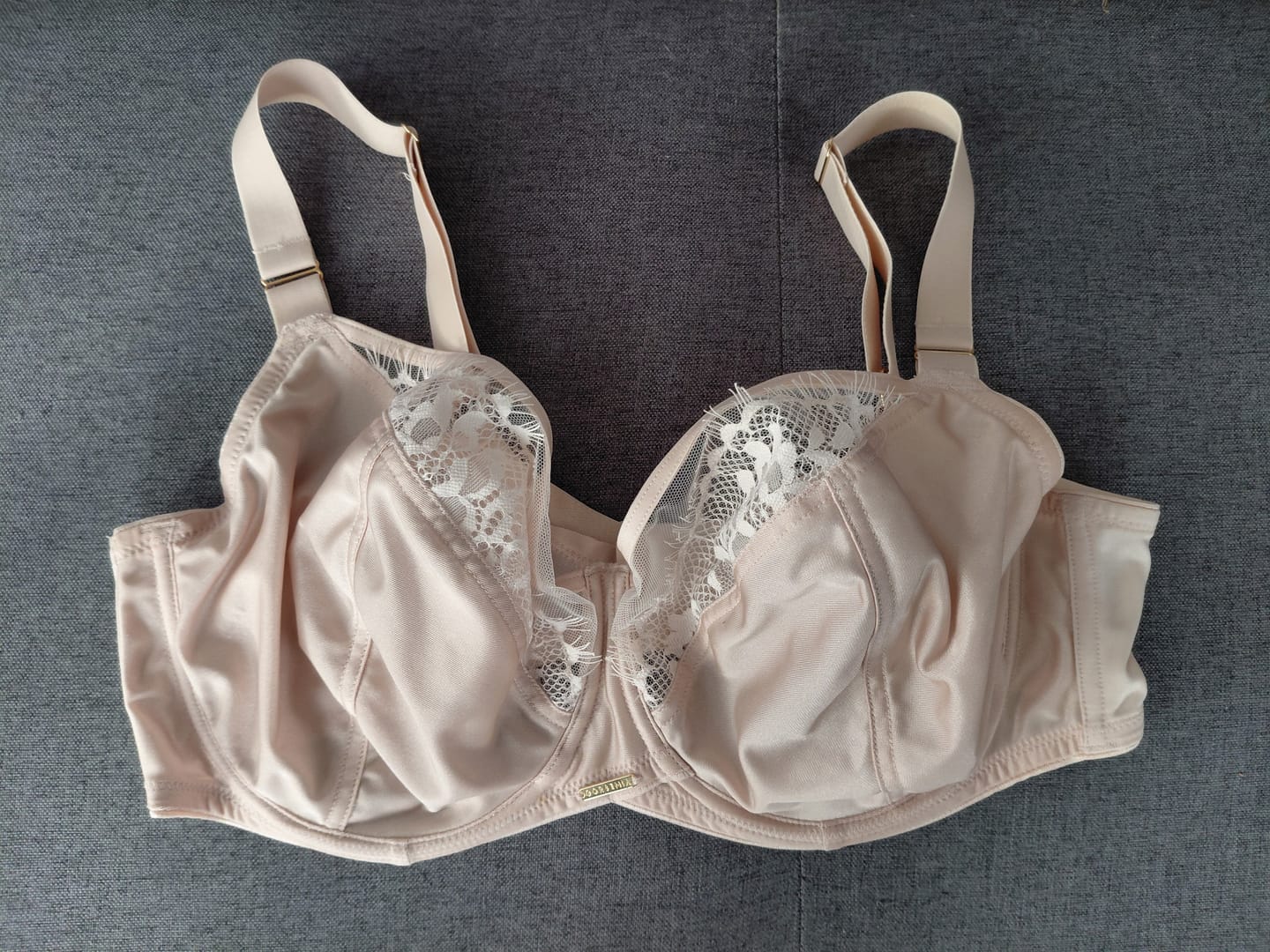 Customer photo review of Sostén Gorsenia Evia Nude GSK937