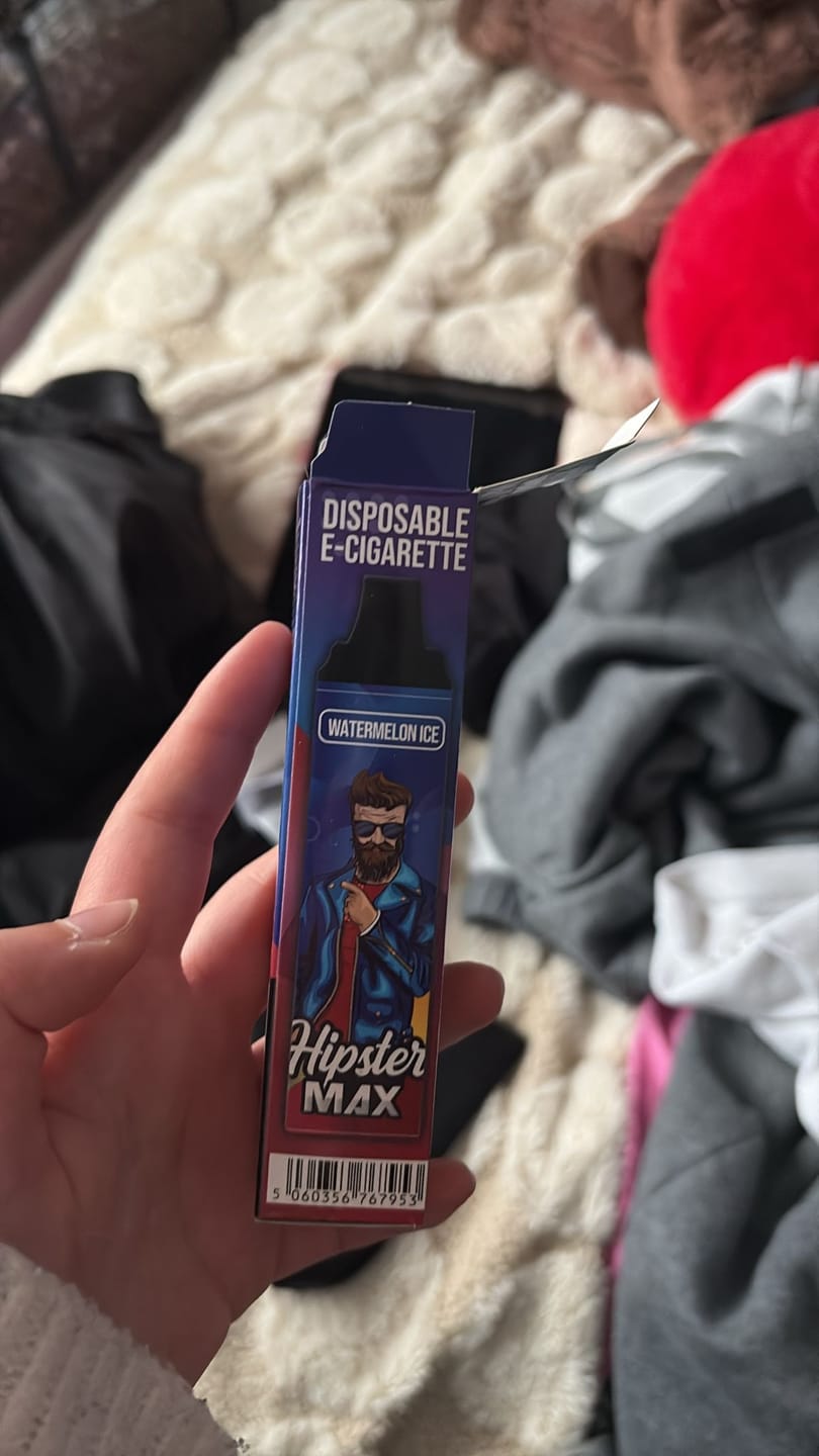 Customer photo review of Hipster 6000 Puffs Box of 10