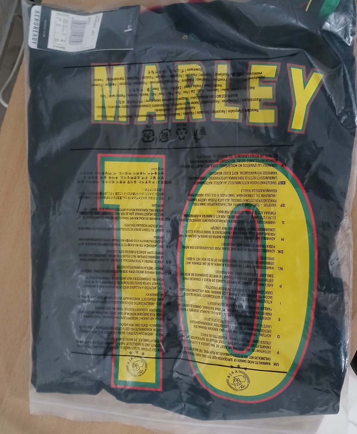 Customer photo review of Bob Marley 10 Commemorative Special Edition Jersey Maillot Trikot Maglia Soccer Shirt