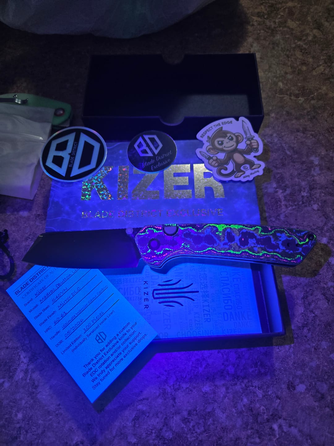 Customer photo review of Kizer Madrac Button Liner Lock Camo Carbon Mirror DLC S45VN BLADE DISTRICT EXCLUSIVE