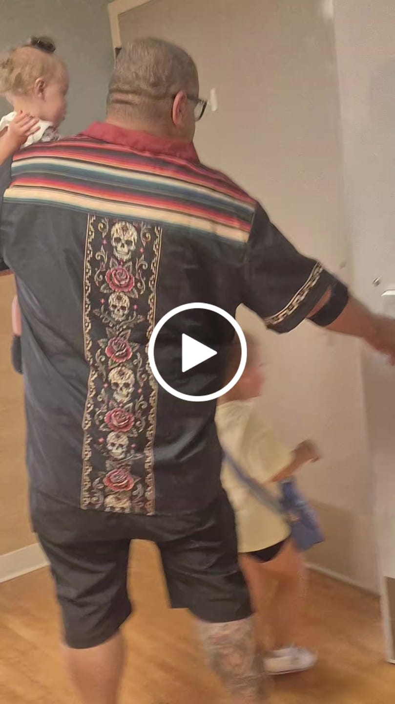 Customer video review of El Jefe Azteca Guayabera