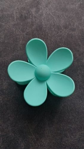 Customer photo review of Bloom Flower Hair Claw Clip