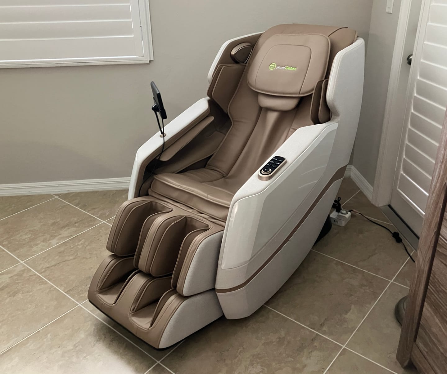Customer photo review of SpringSPA Favor-27 3D Massage Chair Khaki