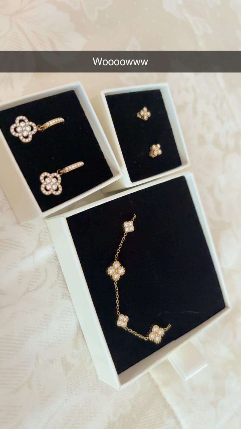 Customer photo review of Glourious Pave Flower Armband 14K Vergoldet