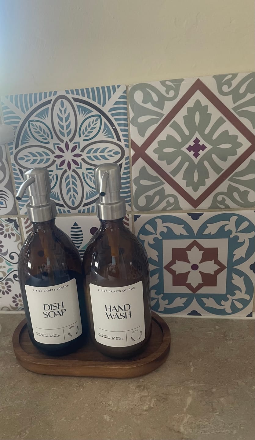 Customer photo review of Set of 2 Amber Glass Bottle 500 ML with Metal Pump & Small Tray