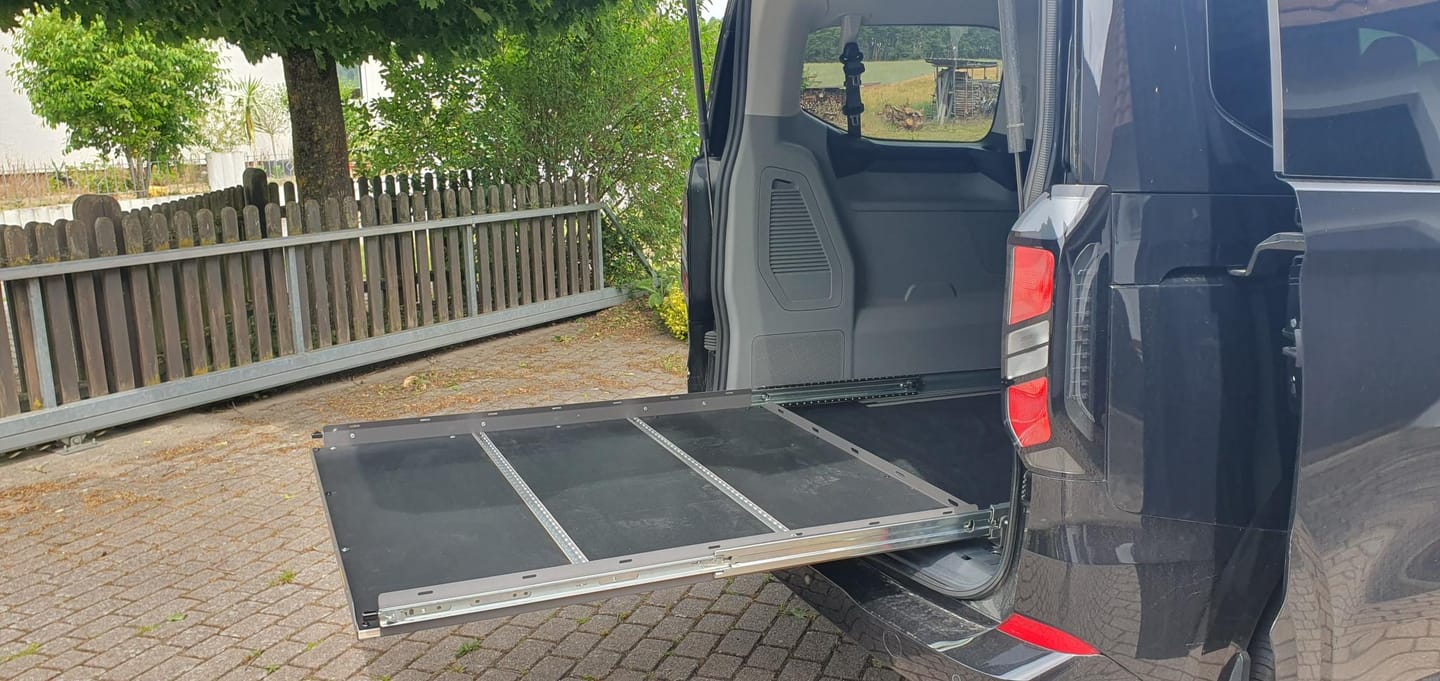 Customer photo review of Heckauszug für Ford Tourneo Custom V710 (neues Modell ab 2023)