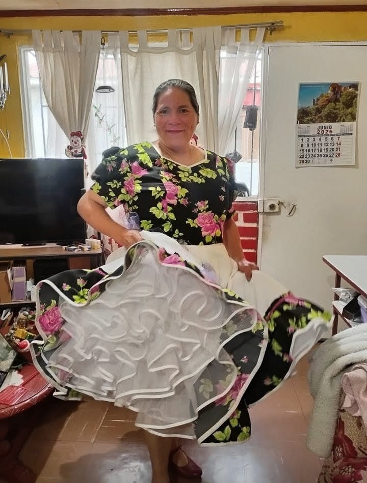 Customer photo review of Falso folklorico BLANCO, 3 capas