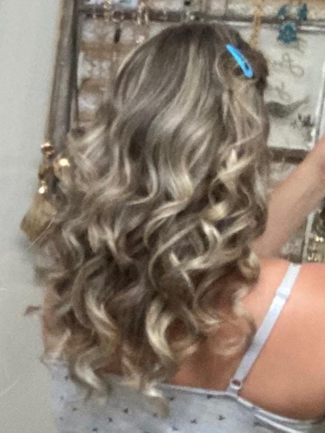 Customer photo review of Virgin Genius Weft Hair Extensions Balayage Blonde #7/7/ICY