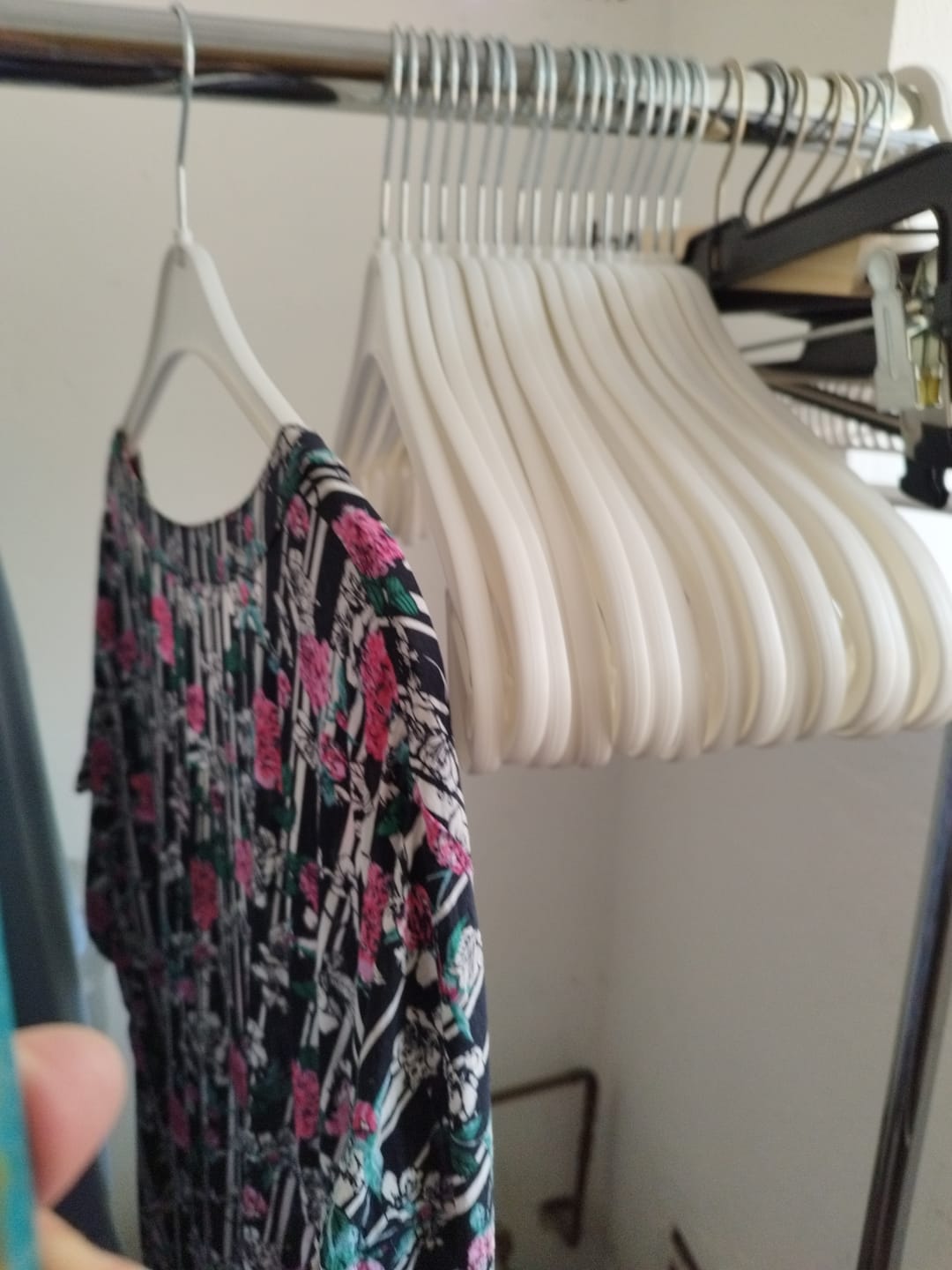 Customer photo review of NA 47 Kunststoff Kleiderbügel weiß