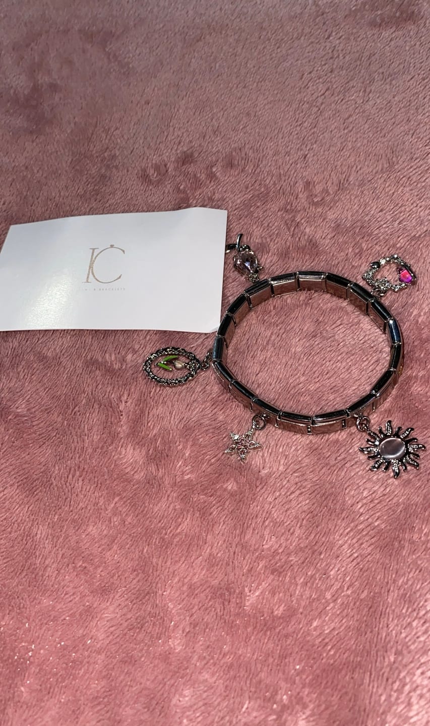 Customer photo review of Charm corazón planeta