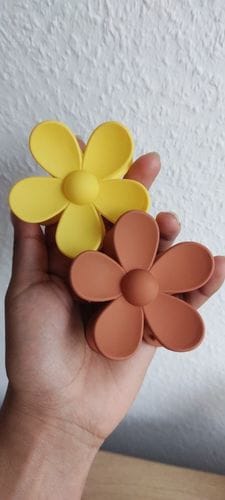Customer photo review of Bloom Flower Hair Claw Clip