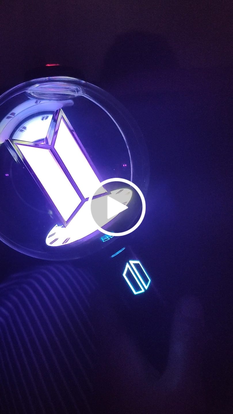 Customer video review of BTS - OFFICIAL LIGHT STICK VER.4