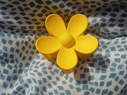 Customer photo review of Bloom Flower Hair Claw Clip