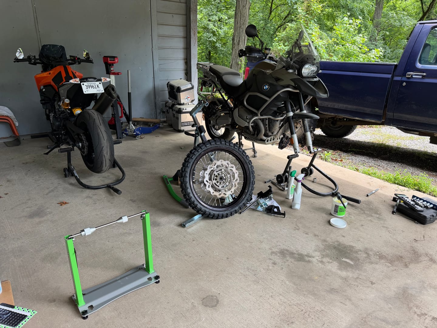 Customer photo review of Rabaconda Street Bike Tire Changer
