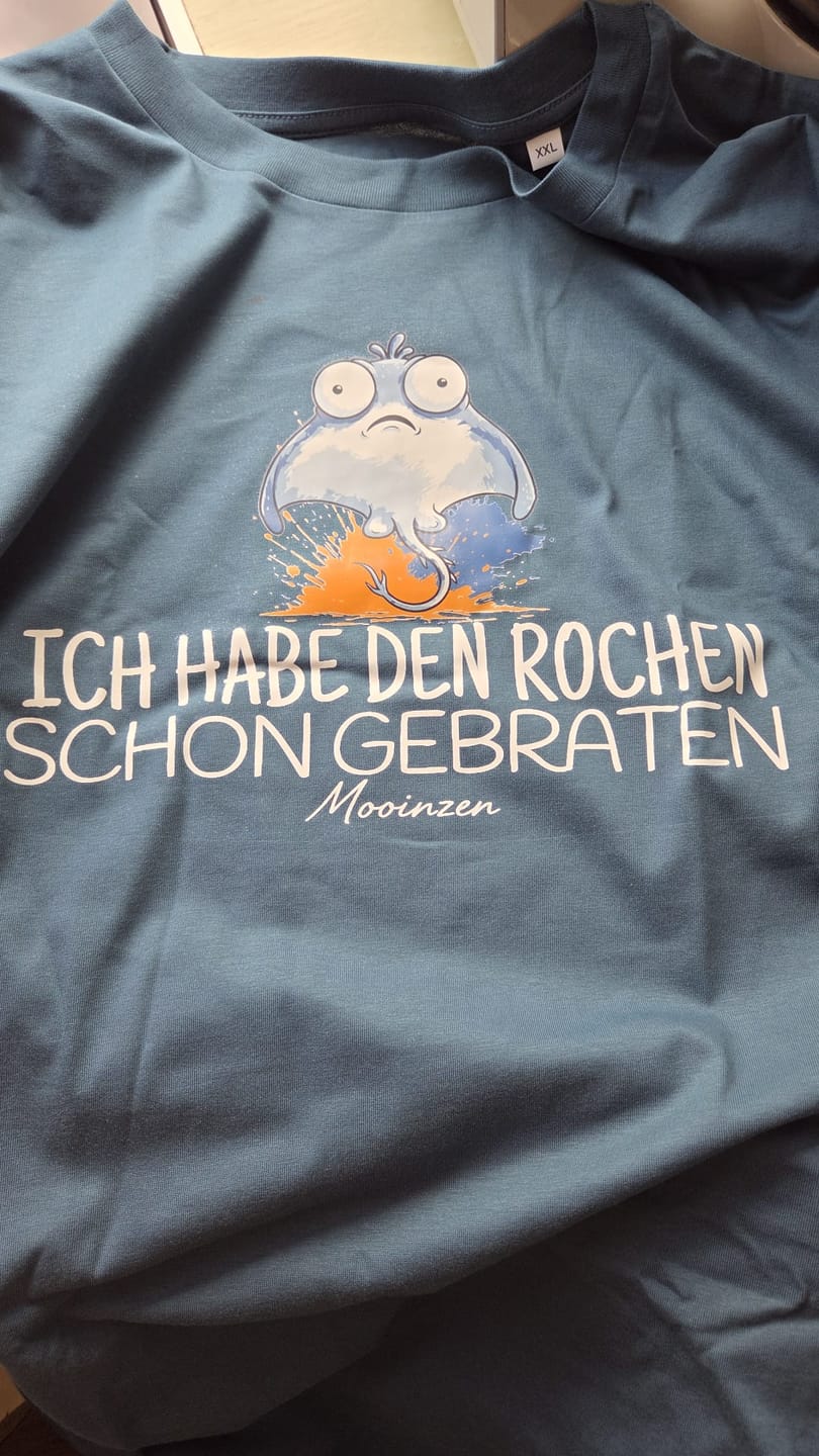 Customer photo review of Ich habe den Rochen schon gebraten  · Herren Premium Bio T-Shirt