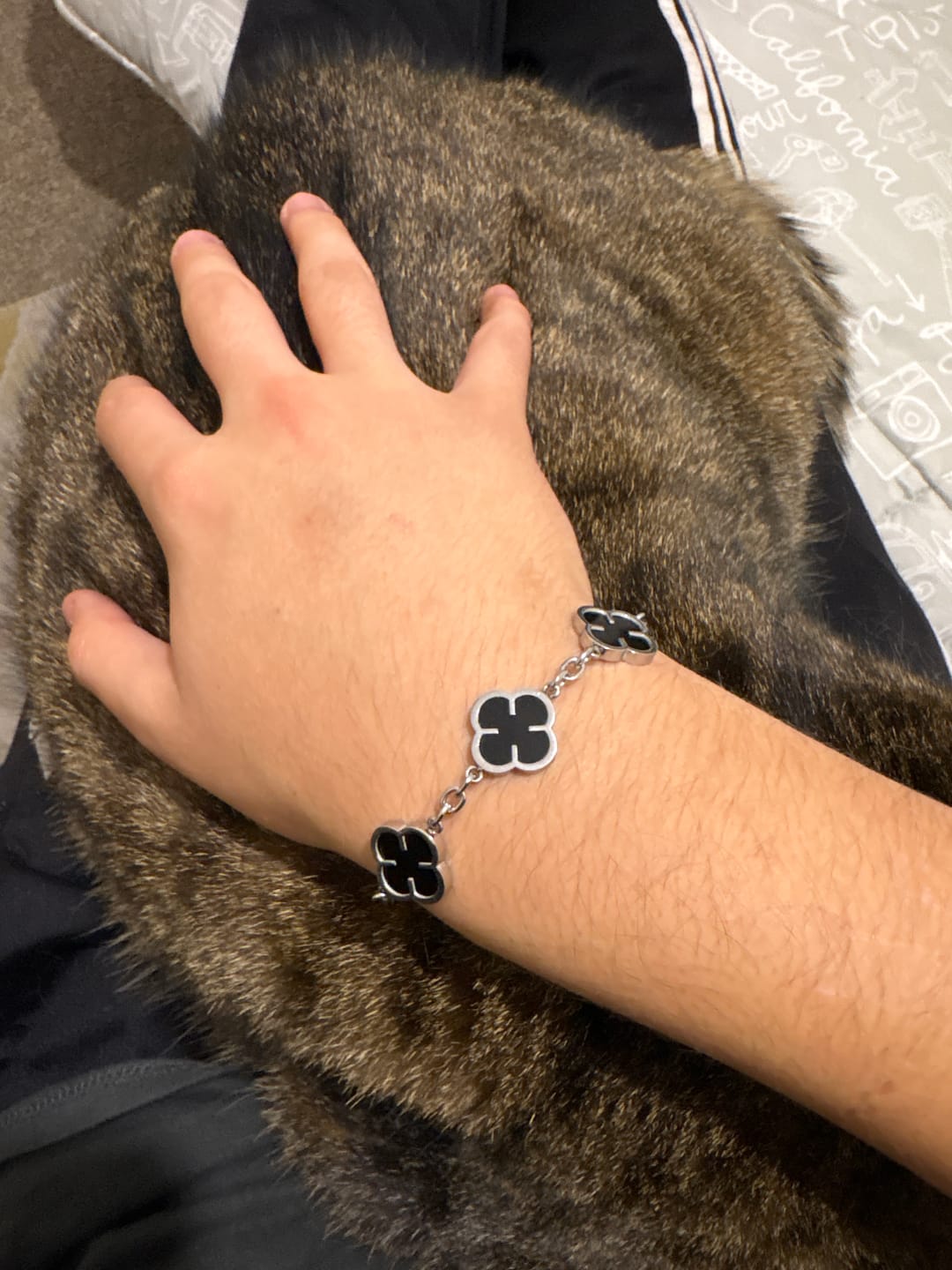 Customer photo review of Pulsera Black Clover