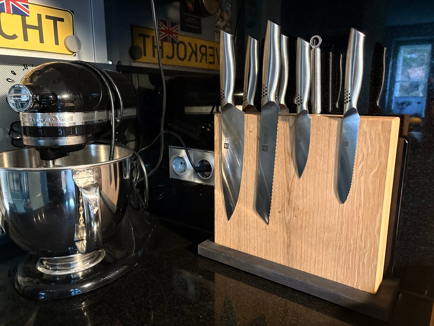 Customer photo review of Magnetischer Messerblock aus Holz – Starker Magnet & Modernes Küchen-Design