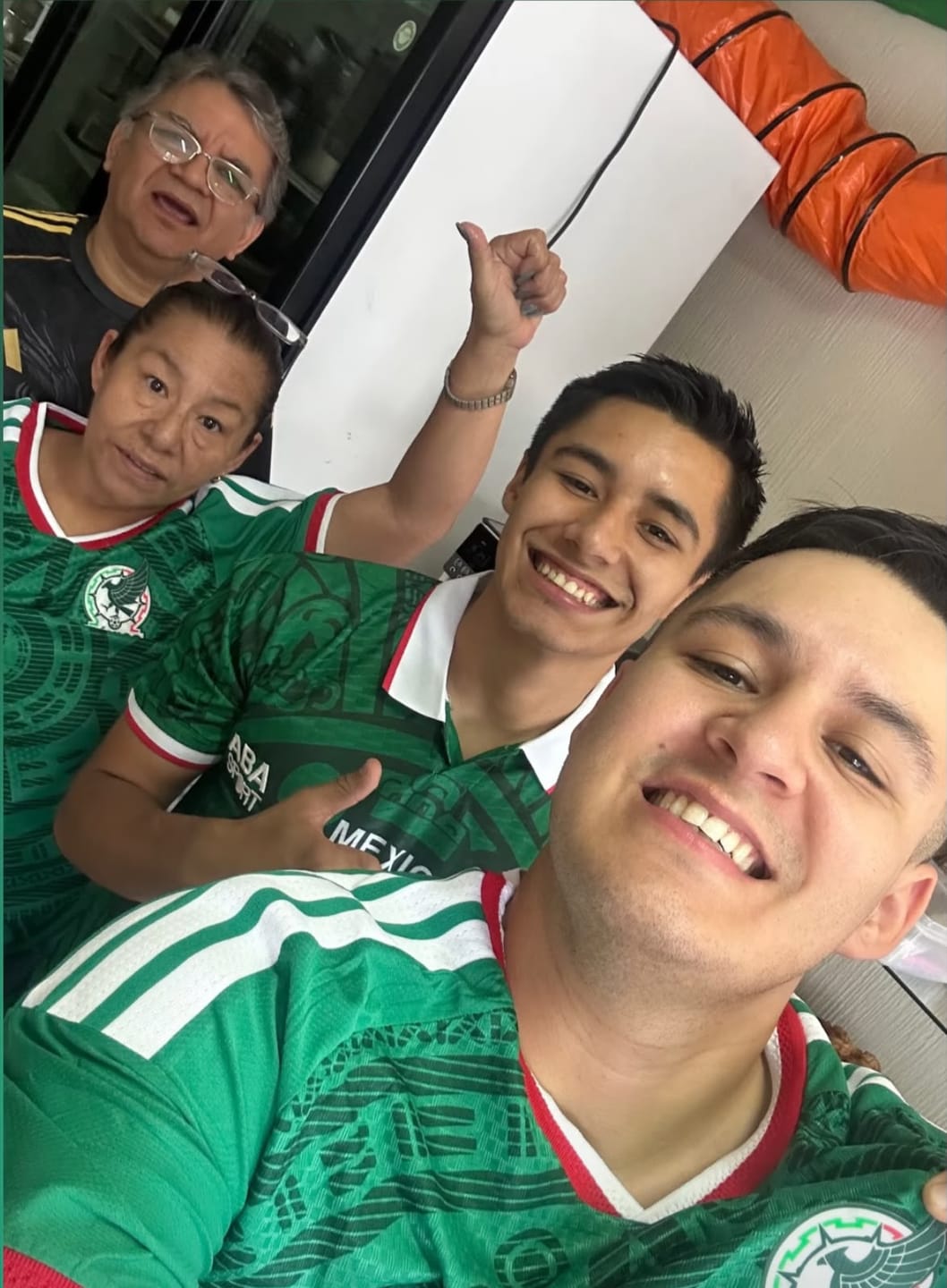 Customer photo review of México Local 2026