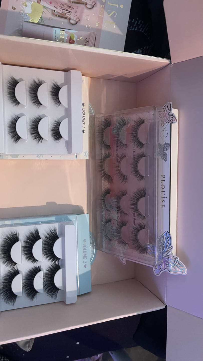 Customer photo review of x Mikayla - Walking In A Wispy Wonderland Lash Set - Volume 2