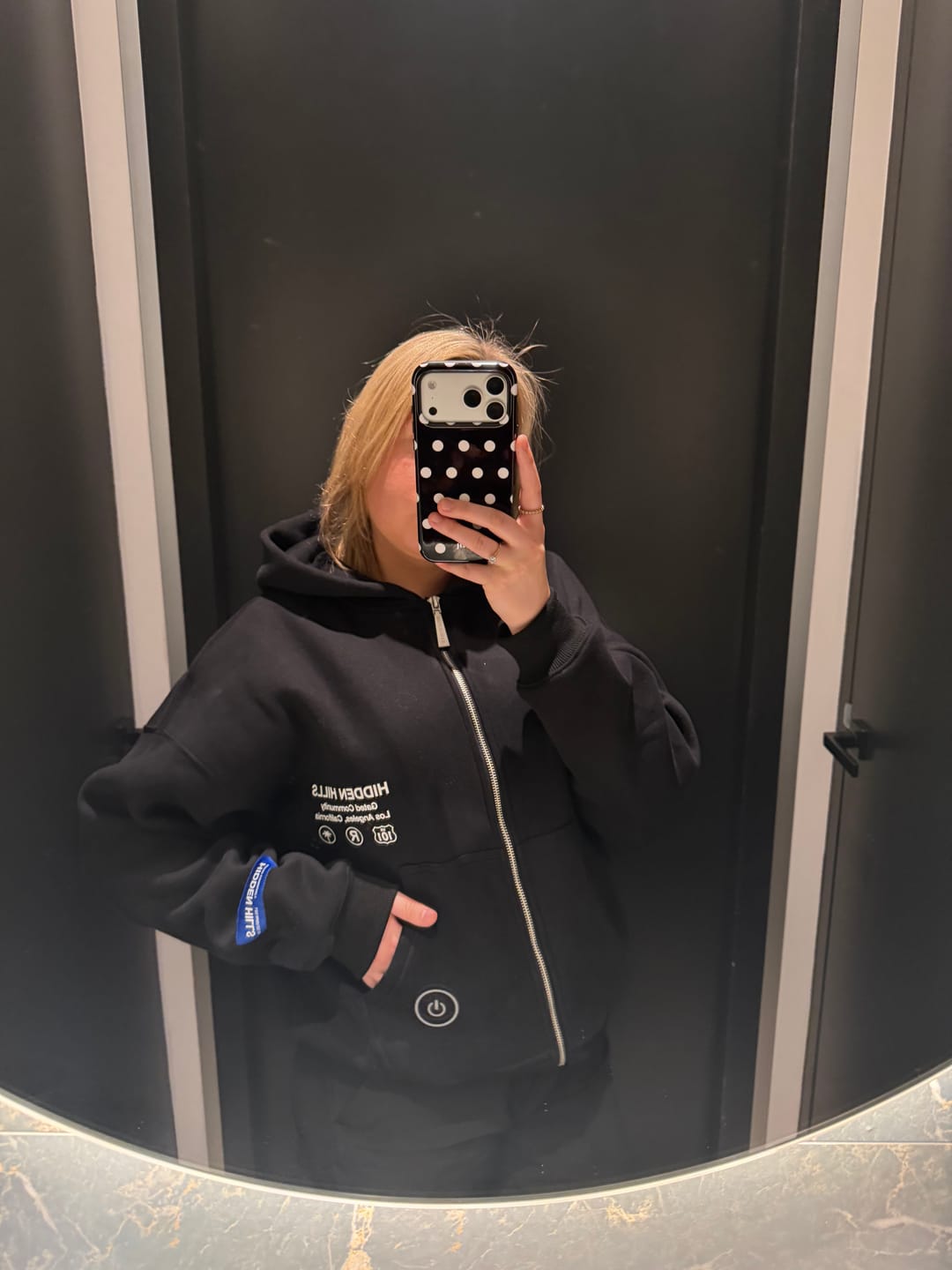 Customer photo review of LABEL ZIP HOODIE BLACK