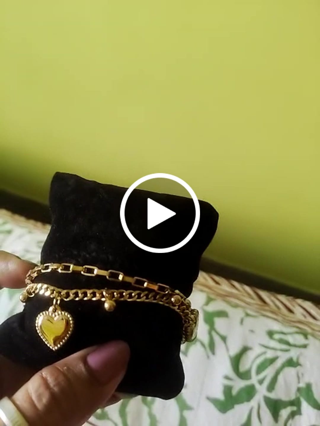 Customer video review of ZOUK Nawabi Couture Flap Sling Bag X PALMONAS Hearts All Over Bracelet