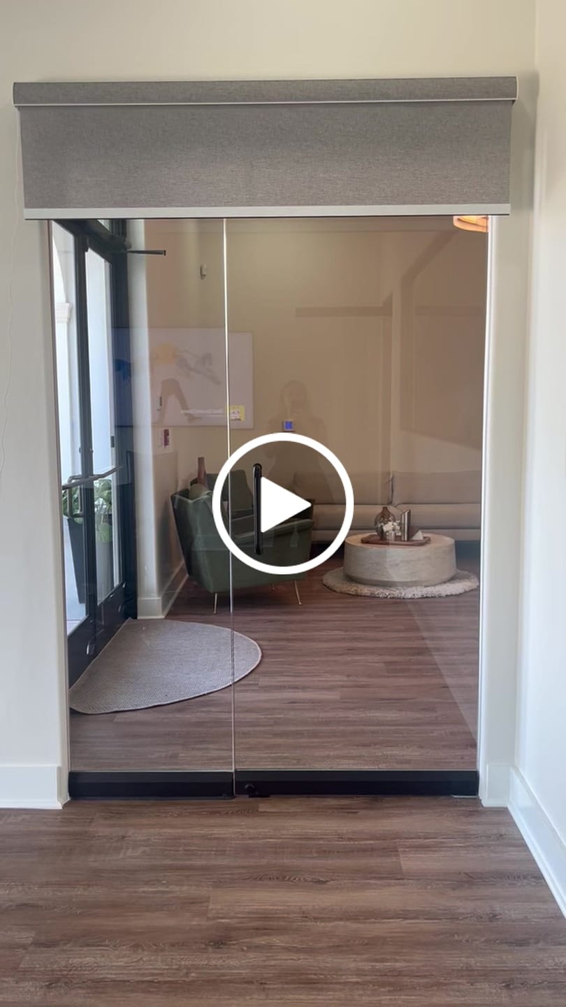 Customer video review of SmartWings Motorized Light Filtering Roller Shades 70% Blackout Safari