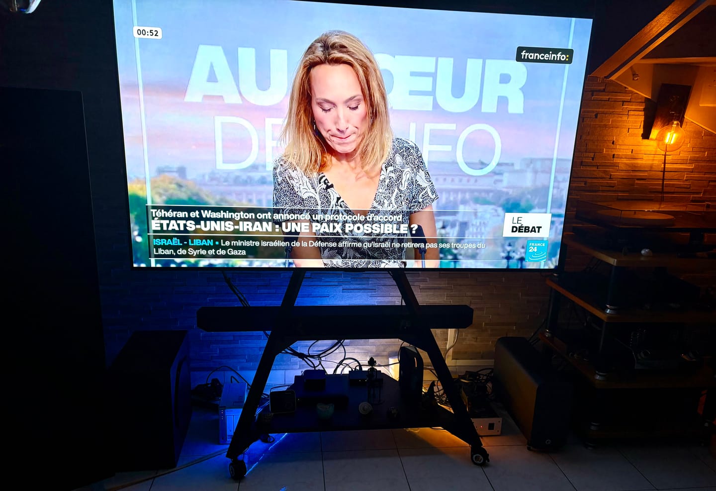 Customer photo review of Eiffel TV Smart Lights E4
