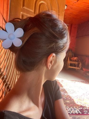 Customer photo review of Bloom Flower Hair Claw Clip