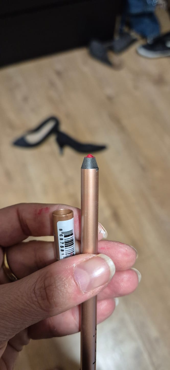 Customer photo review of עפרון שפתיים bonic