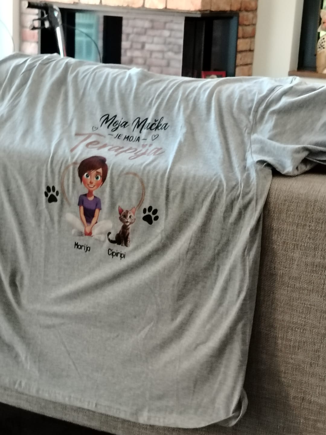 Customer photo review of Moja mačka je moja terapija - Majica
