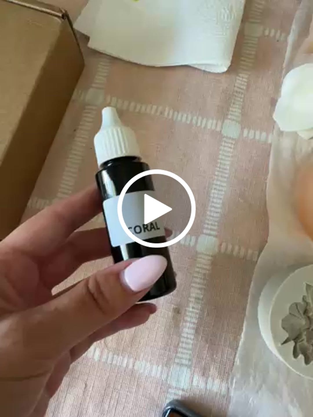 Customer video review of Colorante líquido para velas CORAL