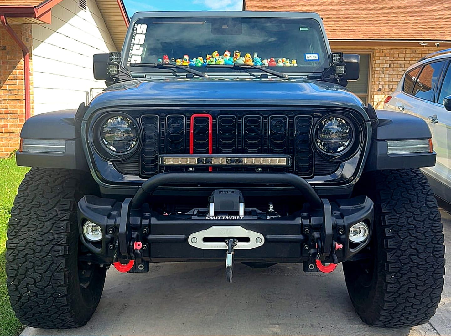 Customer photo review of Painted "Snap On" Accent Cover fits *24-26 Updated Jeep JL JT Grille
