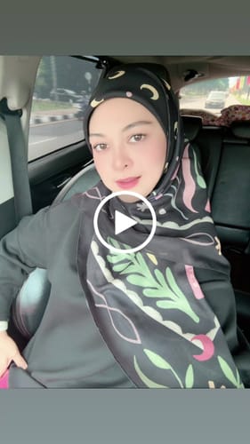 Customer video review of Berangan Square (Black)