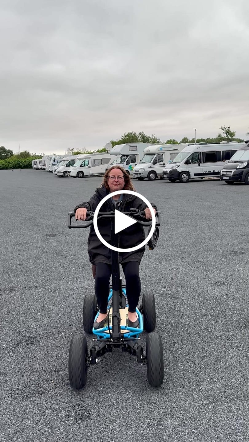 Customer video review of Trottinette VEEHOP tout terrain à 4 roues motrices avec selle pliable 3200w / 6400w 40ah