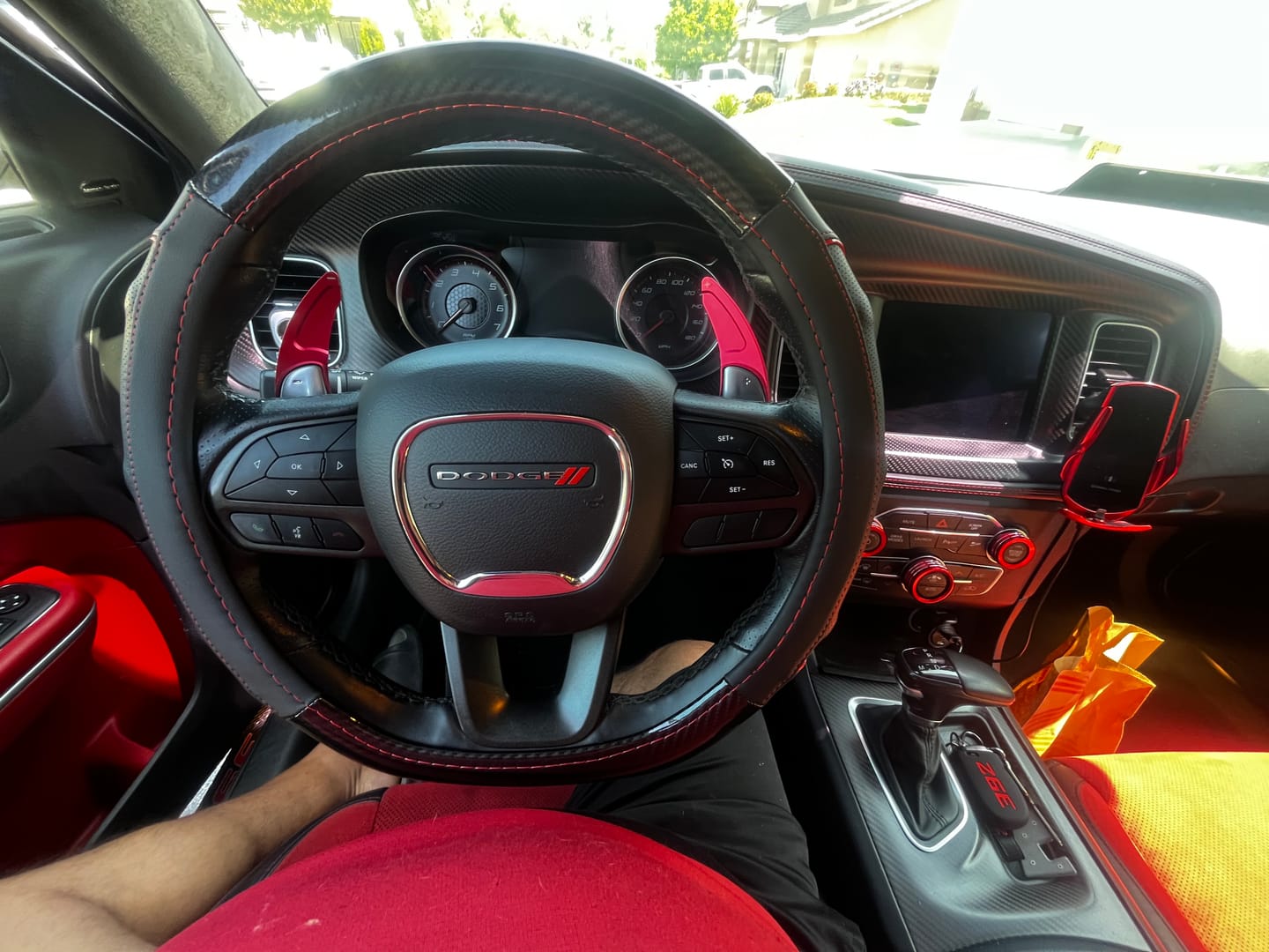 Customer photo review of Leather Carbon Fiber Car Steering Wheel Cover – 38cm Non-Slip, Breathable, All-Season
