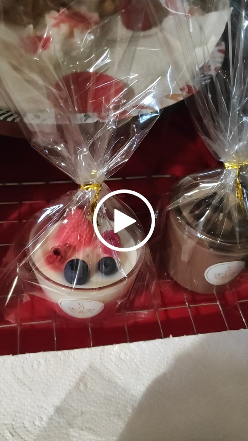Customer video review of Fragancia CARAMEL RASPBERRY & VAINILLA