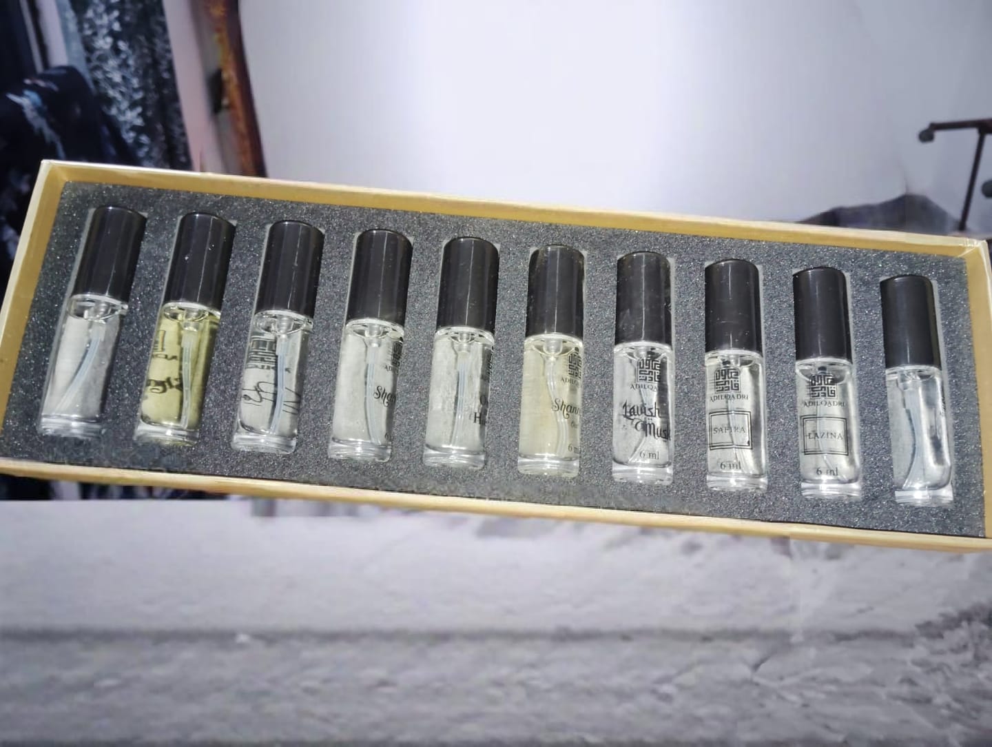 Customer photo review of Perfume Sample Discovery Set – 10 Mini Perfume Sprays (6ml Each)