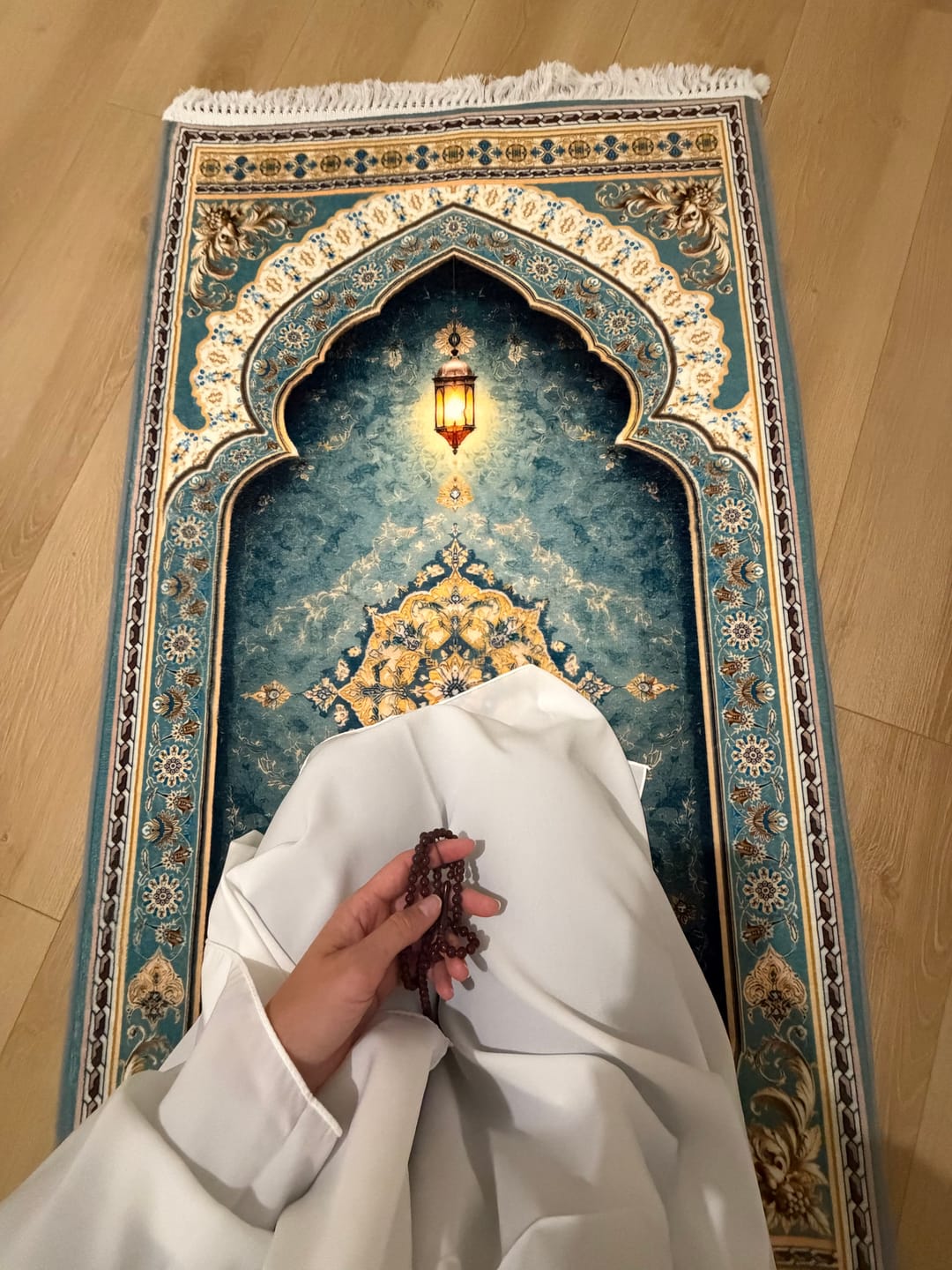 Customer photo review of Verde Mehrab Padded Prayer Mat