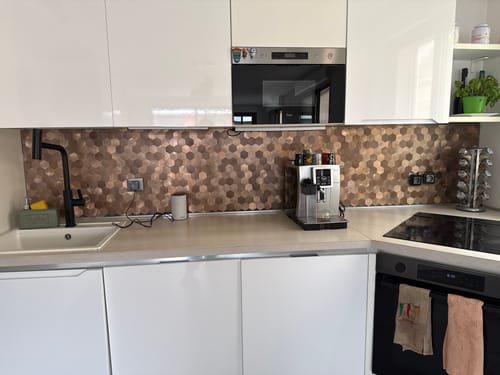 Customer photo review of Crédence Adhésive Hexagone Champagne Japandi — Mosaïque Cuisine