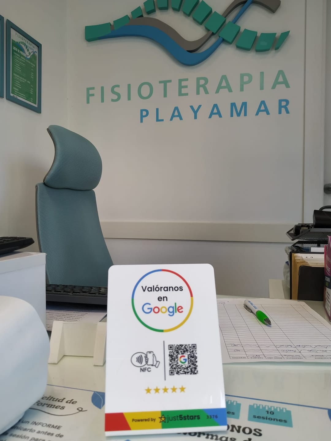 Customer photo review of Expositor Reseñas Google NFC & QR (ES)