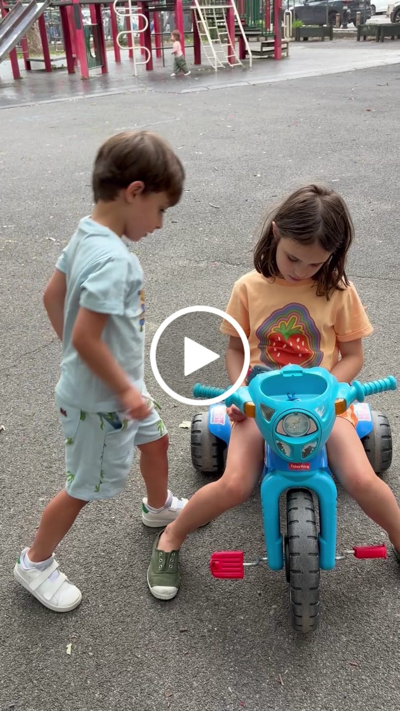 Customer video review of Blue Groovy Van T-Shirt