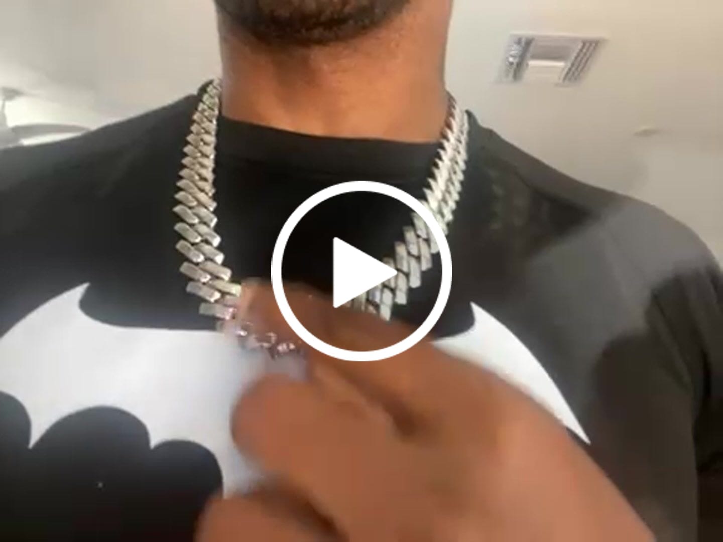 Customer video review of 18mm Solid Prong Cuban Link Chain