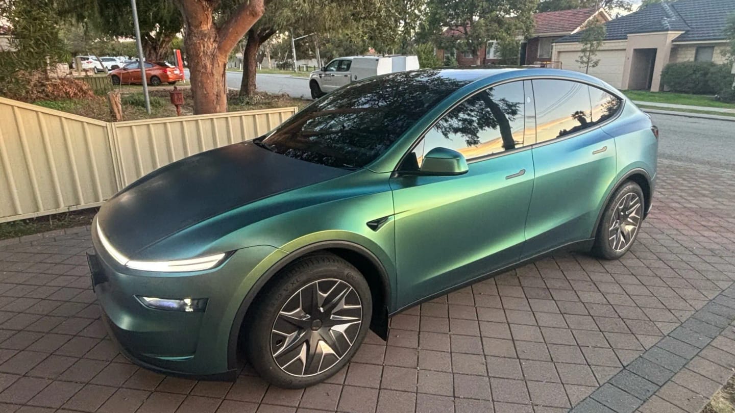 Customer photo review of Mallcas™ Matte Chameleon Spring Green Vinyl Wrap (PET Liner)