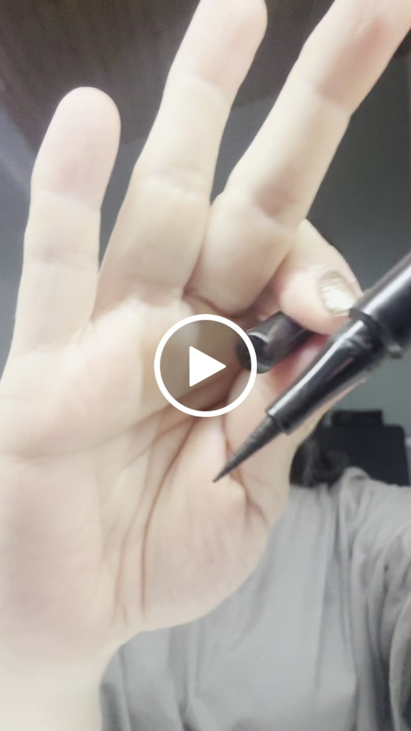 Customer video review of Plumón Delineador Midnight