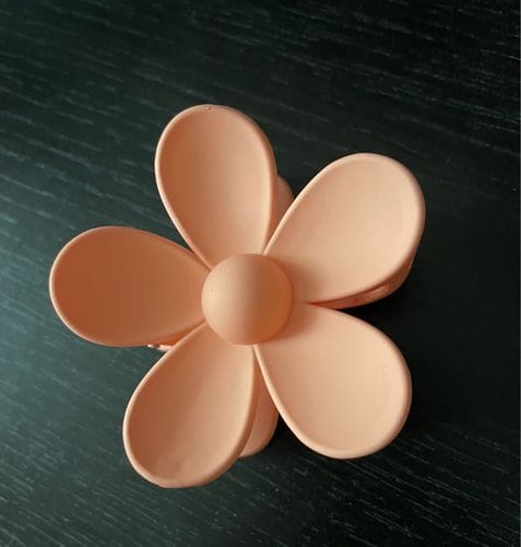 Customer photo review of Bloom Flower Hair Claw Clip