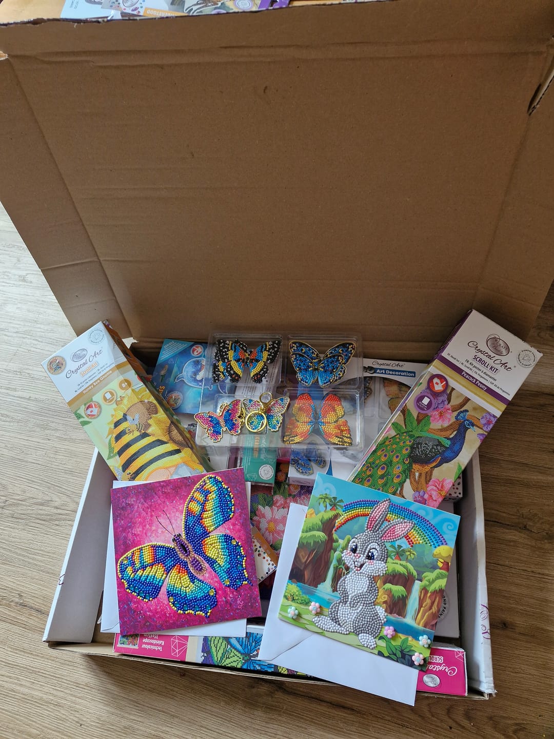Customer photo review of Wildlife Crystal Art Mystery Box